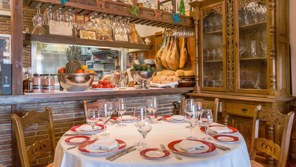 Hostal El Puerto Калета Де Велес Екстериор снимка