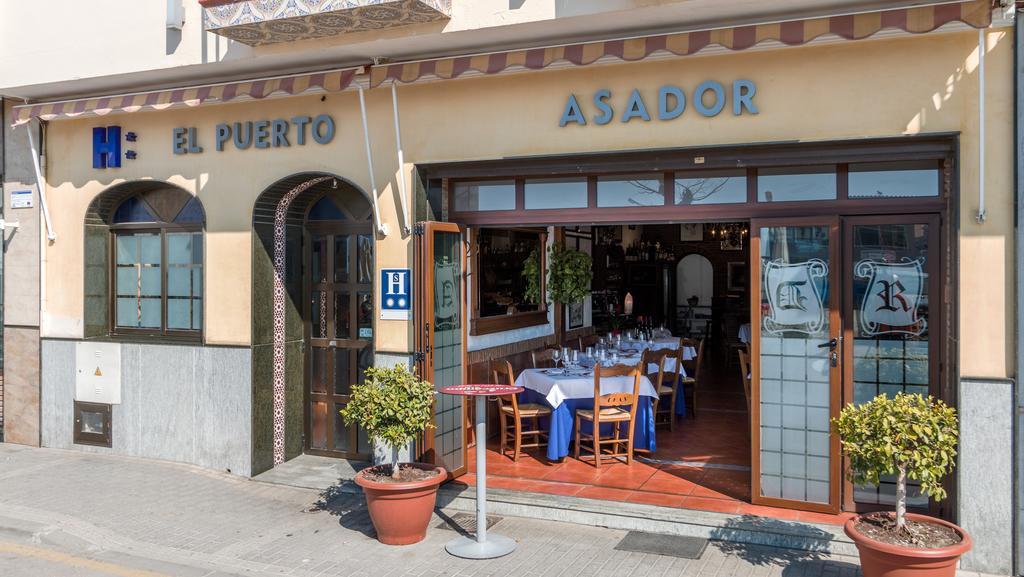 Hostal El Puerto Калета Де Велес Екстериор снимка