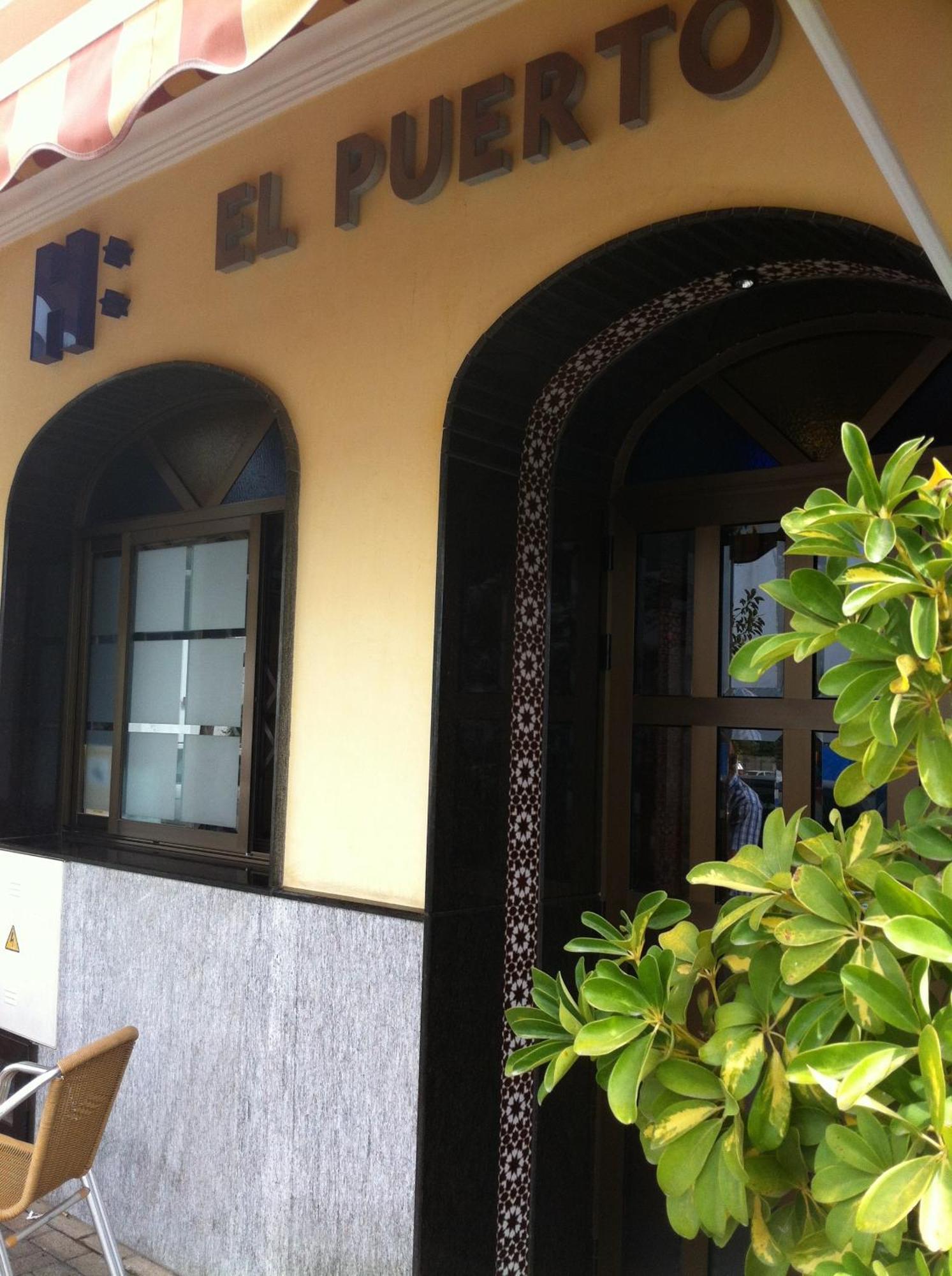 Hostal El Puerto Калета Де Велес Екстериор снимка