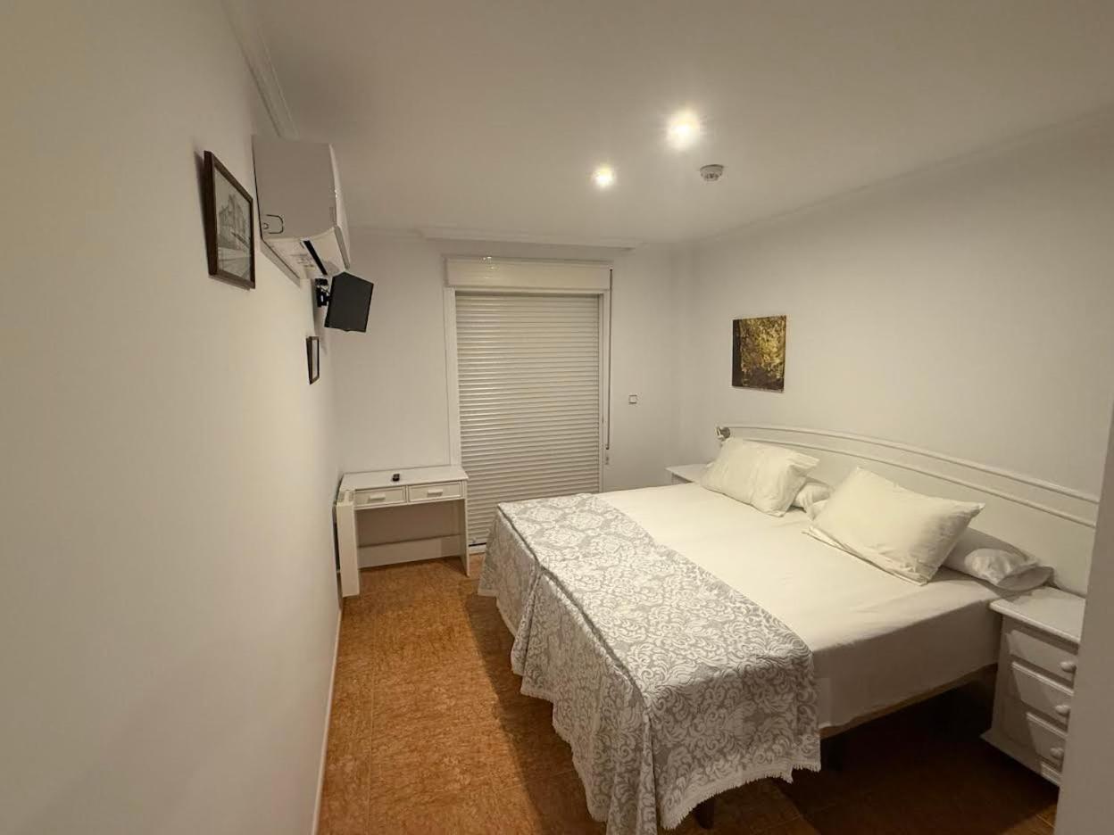 Hostal El Puerto Калета Де Велес Екстериор снимка