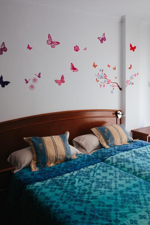 Hostal El Puerto Калета Де Велес Екстериор снимка