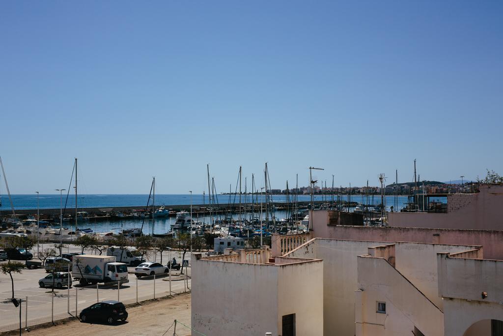Hostal El Puerto Калета Де Велес Стая снимка