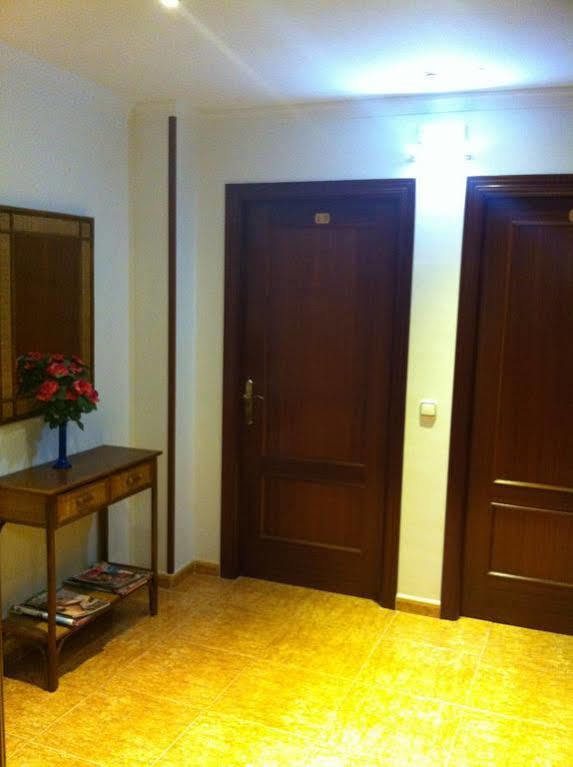 Hostal El Puerto Калета Де Велес Екстериор снимка