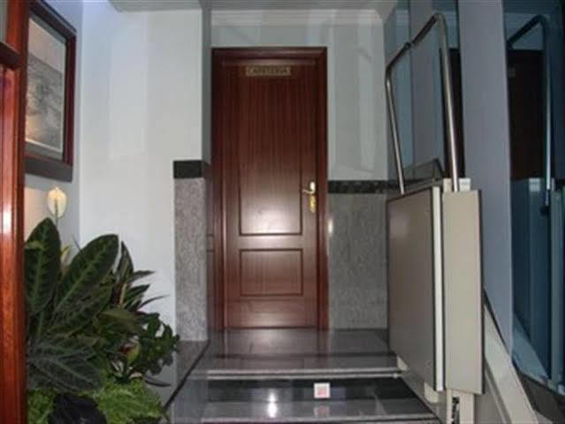 Hostal El Puerto Калета Де Велес Екстериор снимка